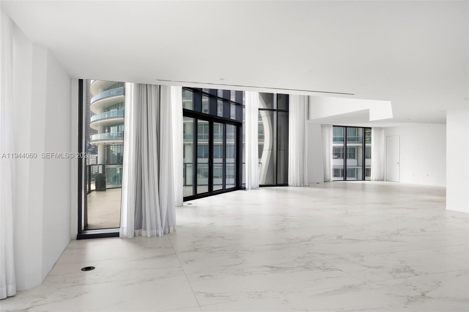 1000 Biscayne Blvd #TH1201, Miami FL 33132