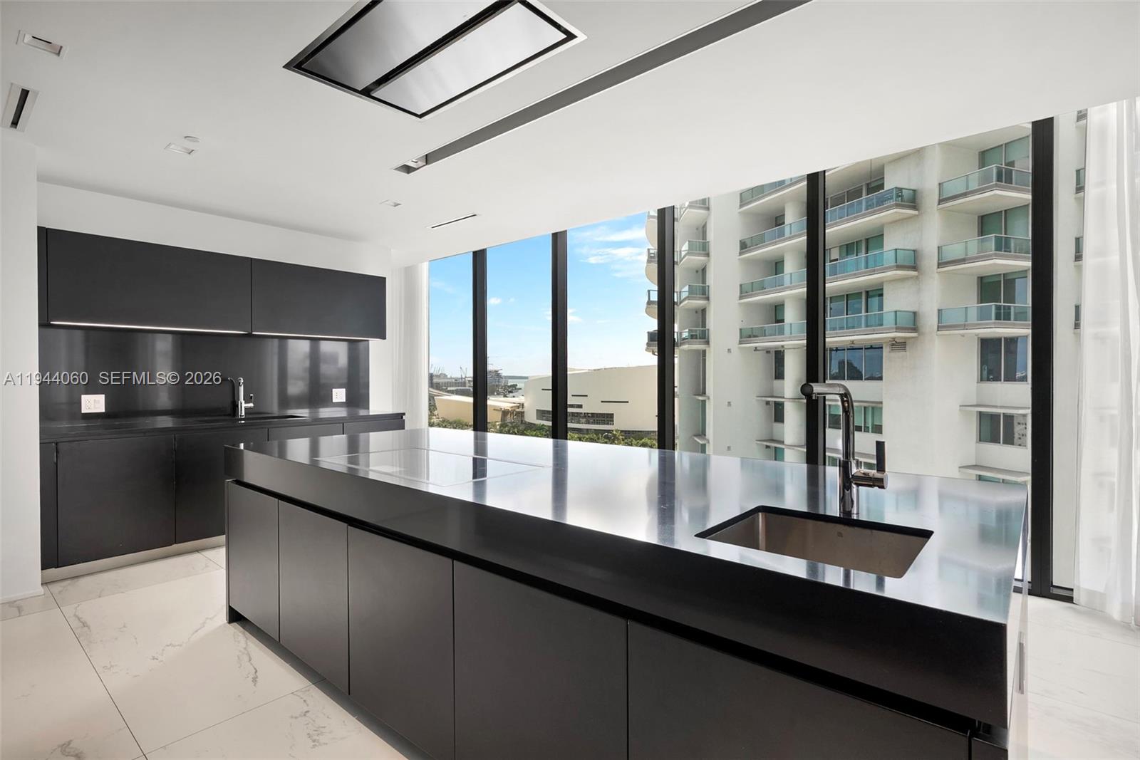 1000 Biscayne Blvd #TH1201, Miami FL 33132