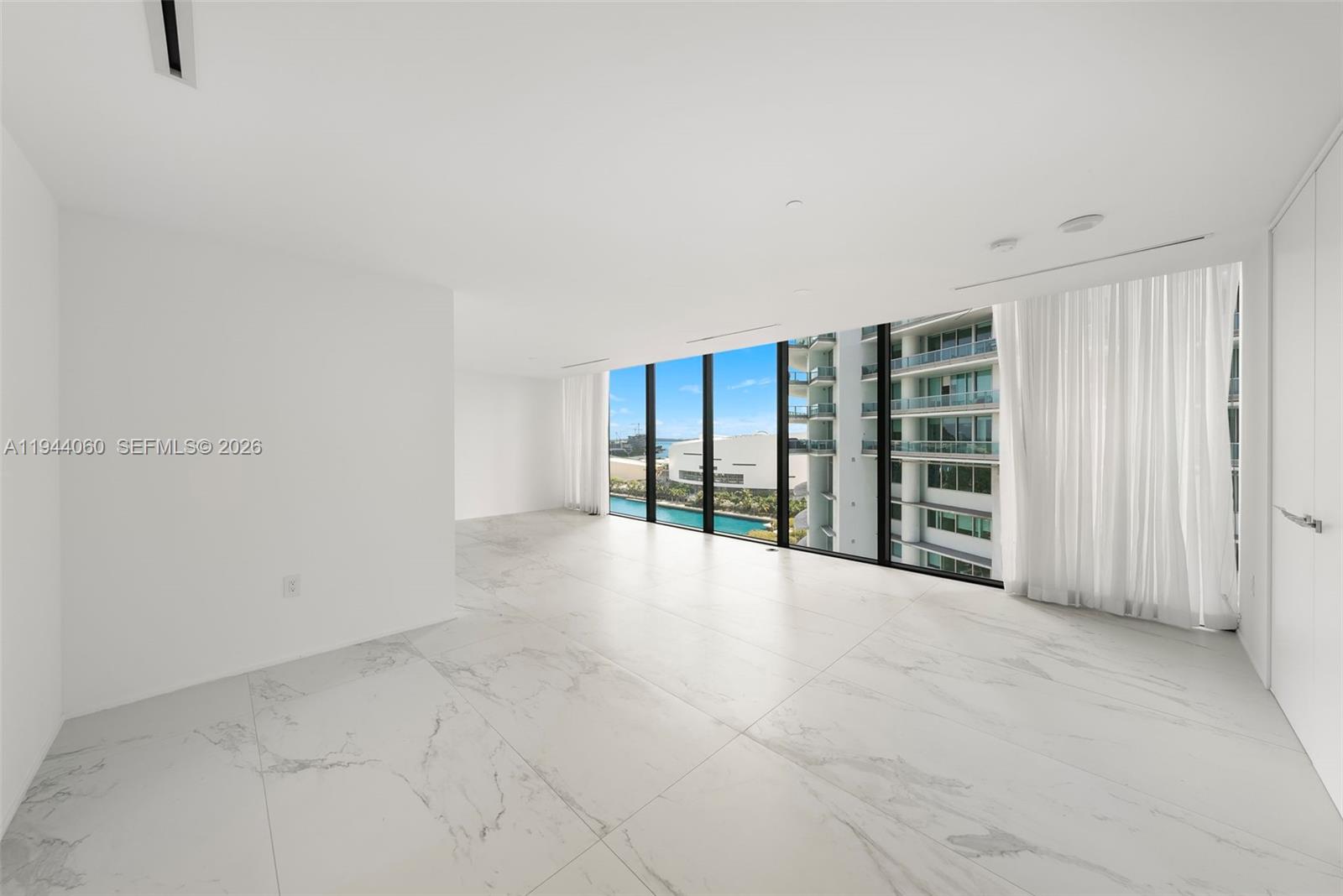 1000 Biscayne Blvd #TH1201, Miami FL 33132