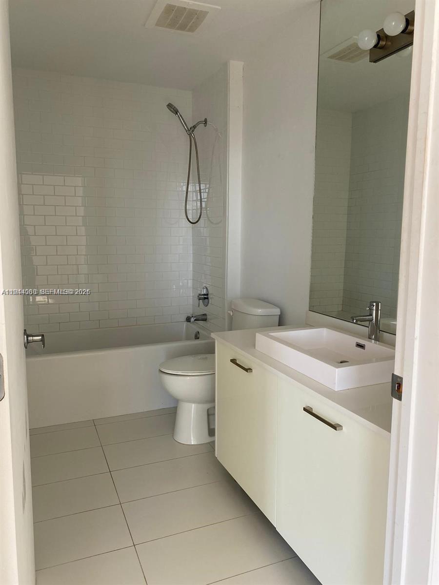 151 SE 1st St #PH05, Miami FL 33131