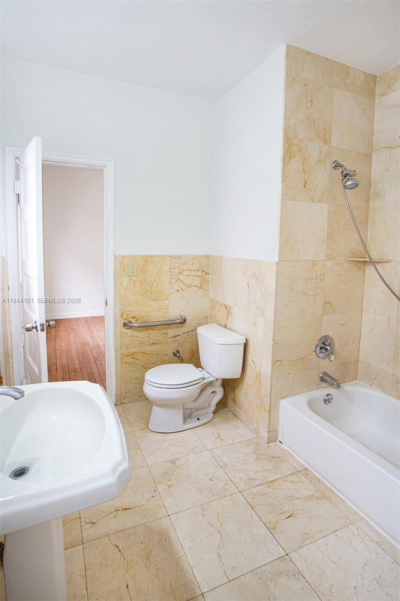 236 SW 28th Rd, Miami FL 33129
