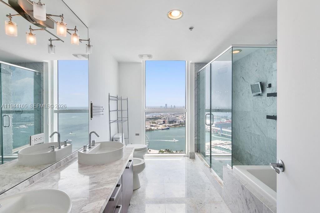 253 NE 2nd St #4608, Miami FL 33132