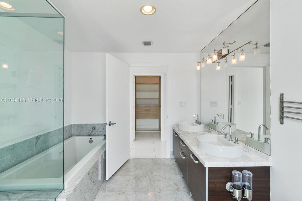 253 NE 2nd St #4608, Miami FL 33132