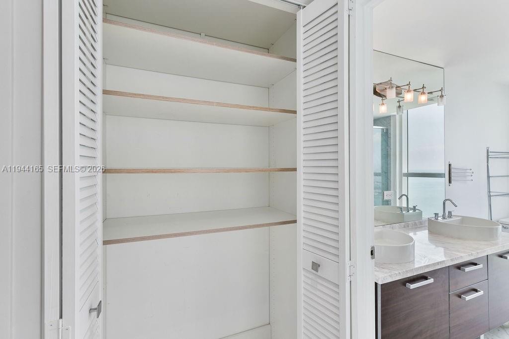 253 NE 2nd St #4608, Miami FL 33132
