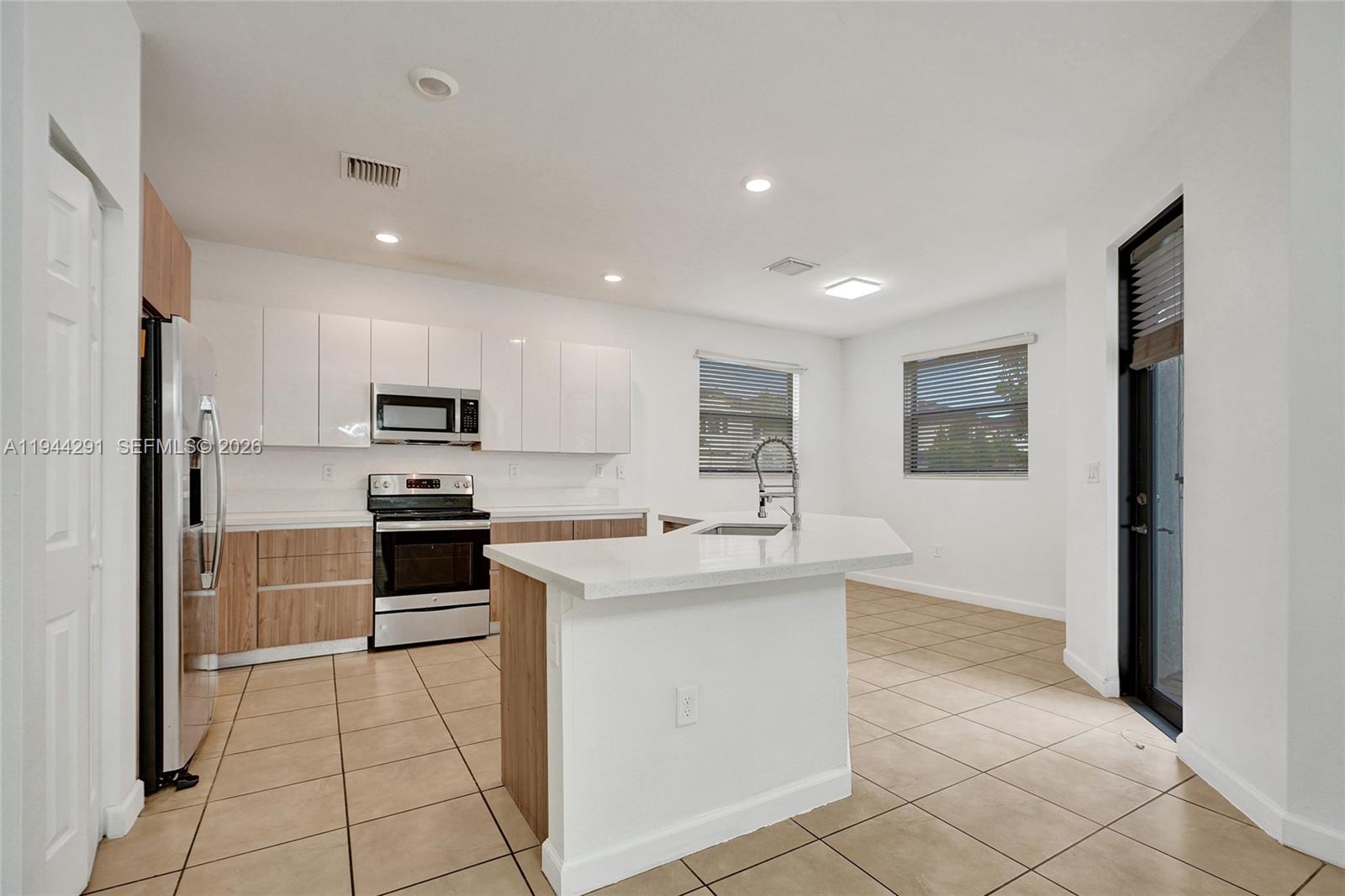 3504 W 94th St, Hialeah FL 33018