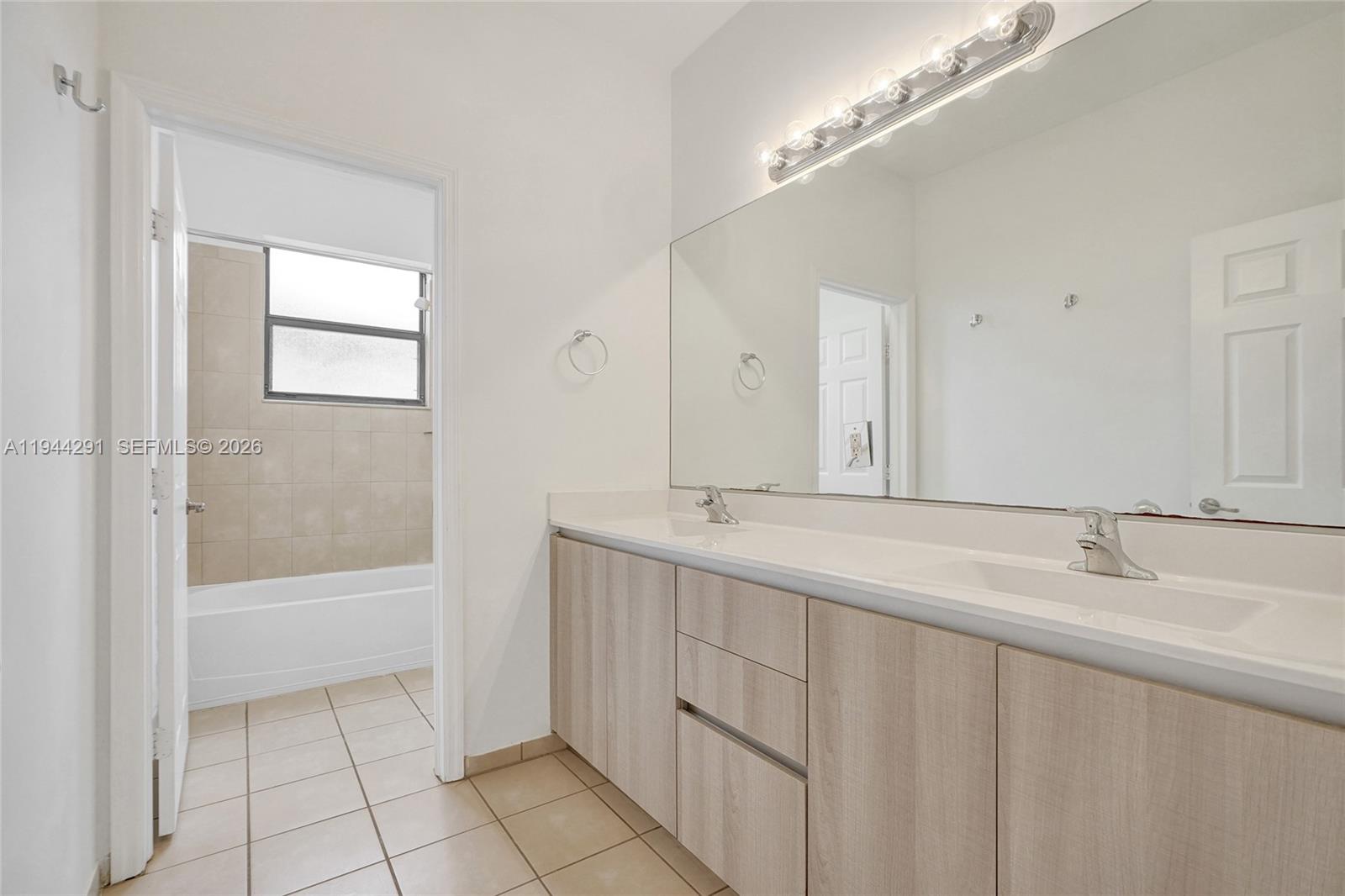 3504 W 94th St, Hialeah FL 33018
