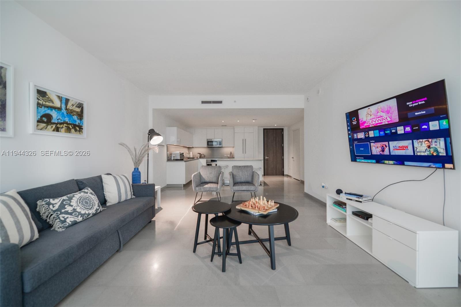 68 SE 6th St #2710, Miami FL 33131