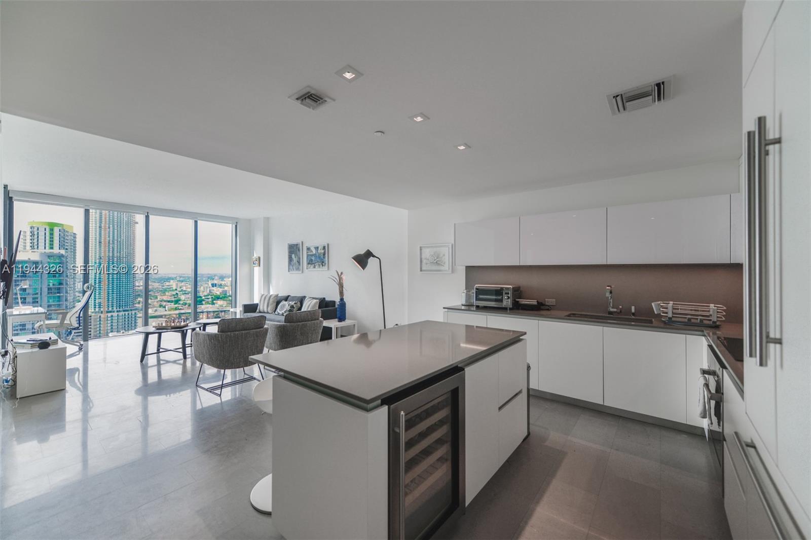 68 SE 6th St #2710, Miami FL 33131