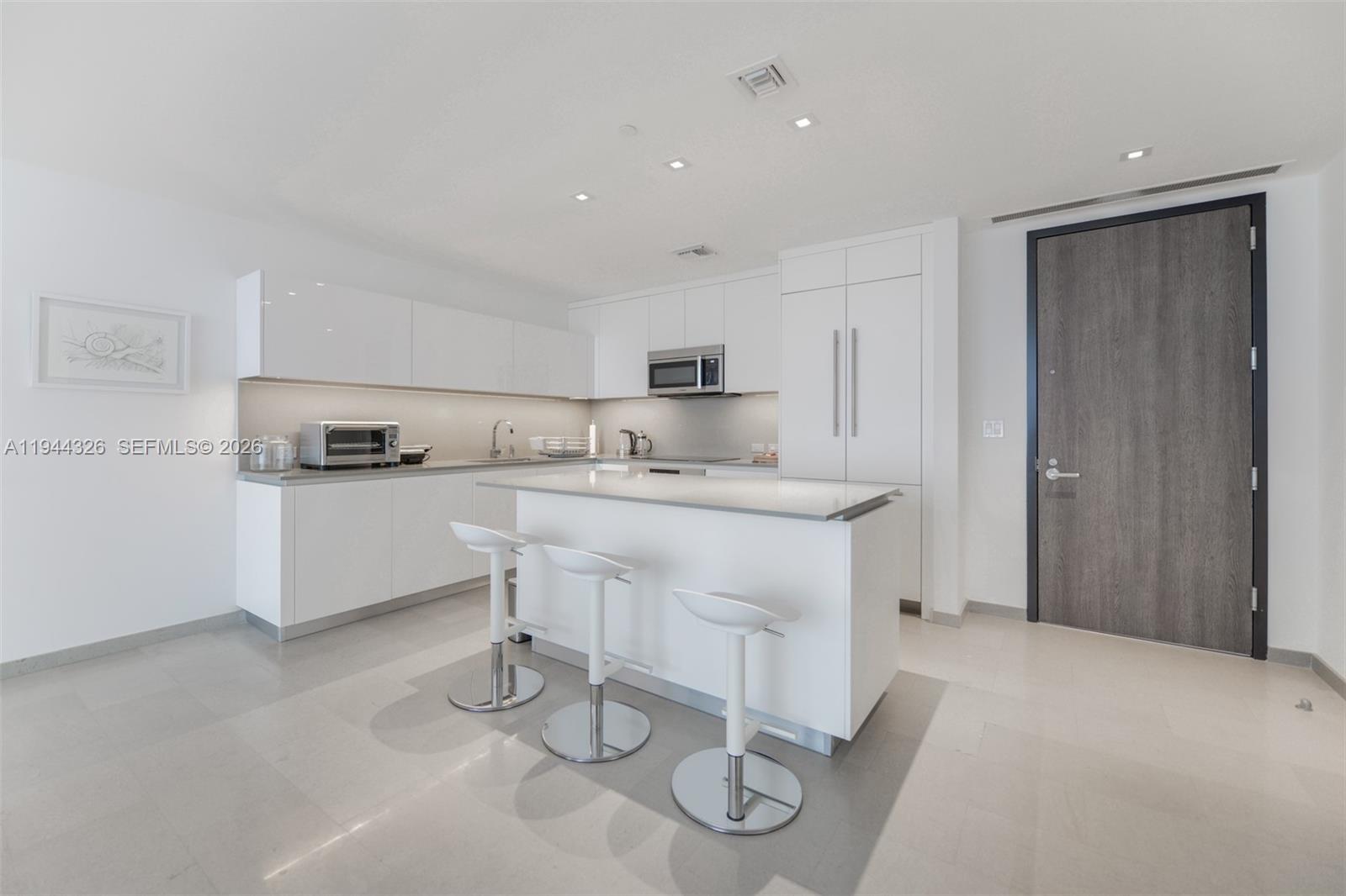 68 SE 6th St #2710, Miami FL 33131