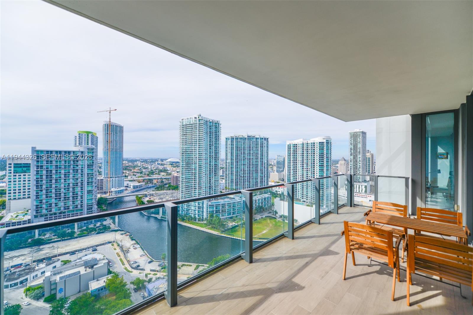 68 SE 6th St #2710, Miami FL 33131