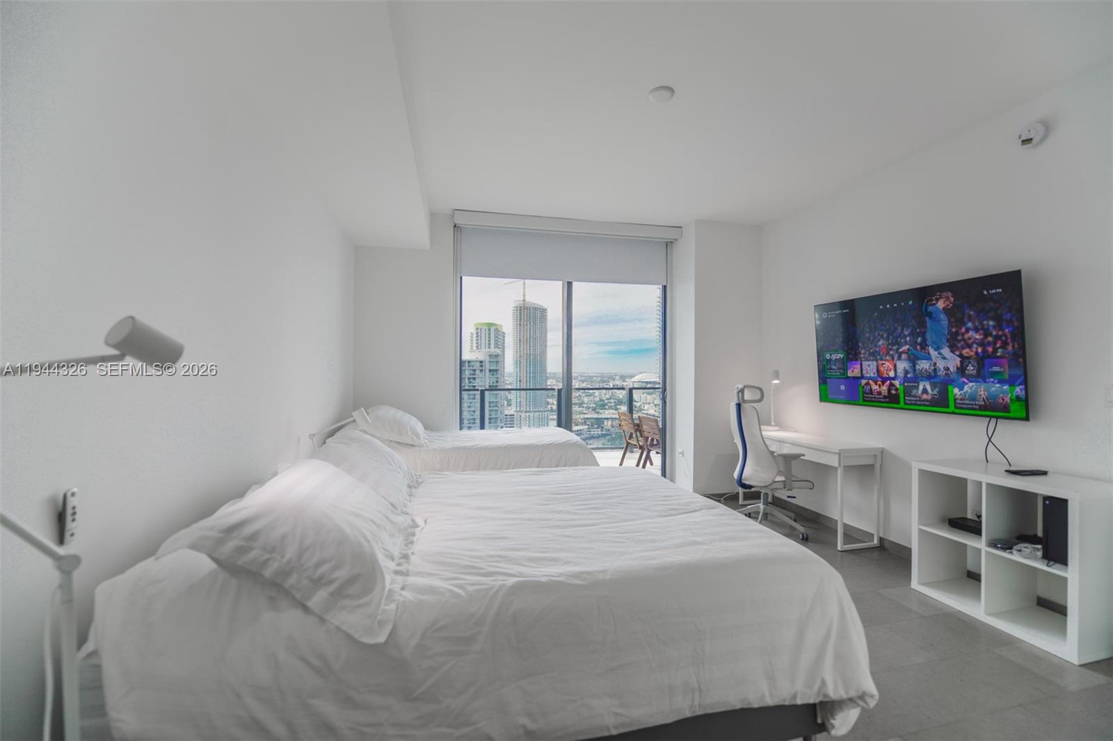 68 SE 6th St #2710, Miami FL 33131