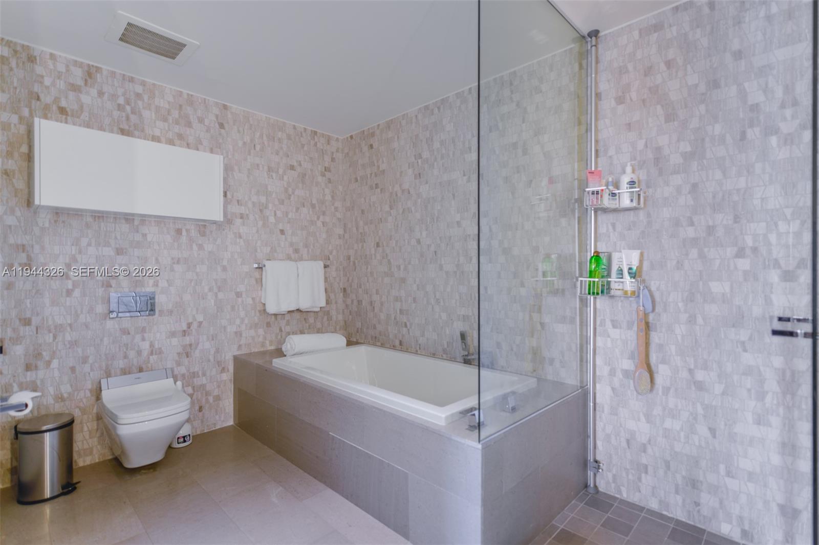 68 SE 6th St #2710, Miami FL 33131
