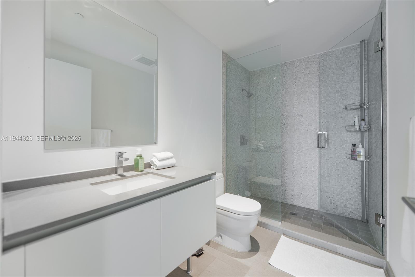 68 SE 6th St #2710, Miami FL 33131