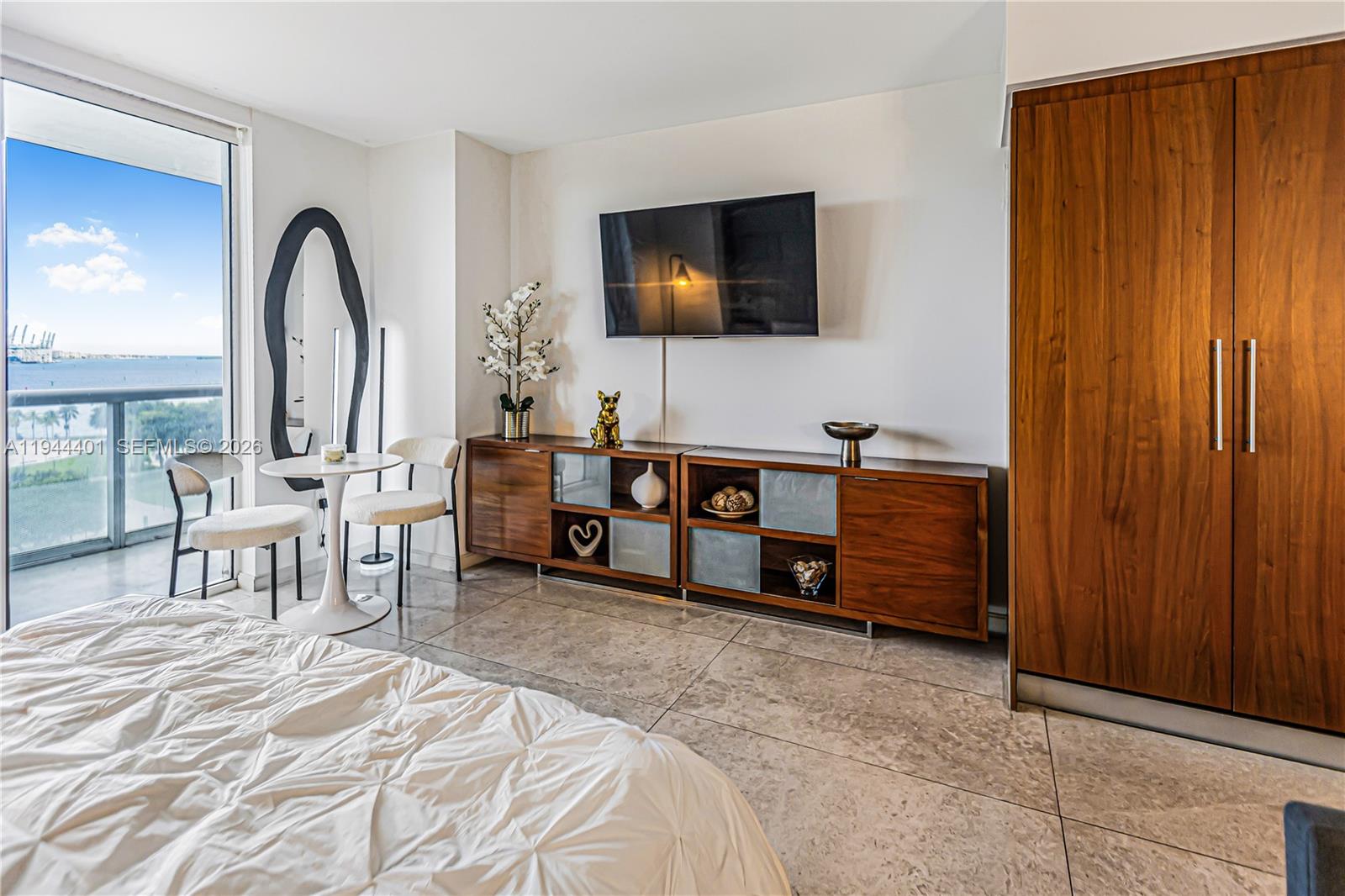 50 Biscayne Blvd #907, Miami FL 33132