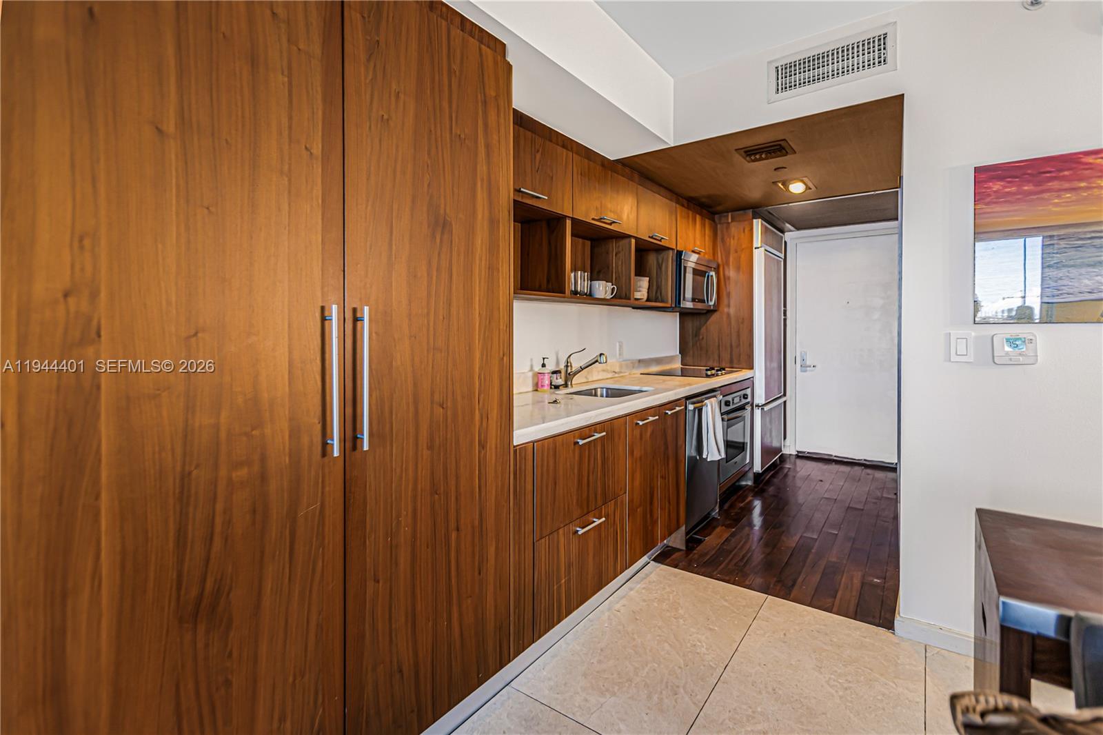 50 Biscayne Blvd #907, Miami FL 33132
