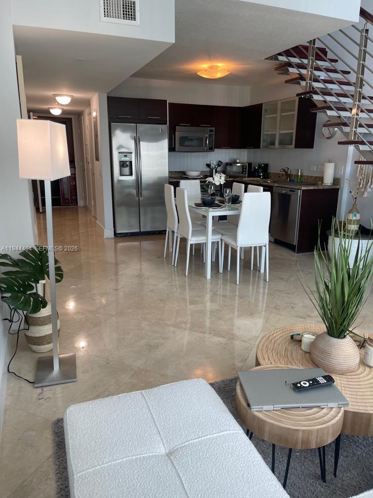 41 SE 5th St #1215, Miami FL 33131