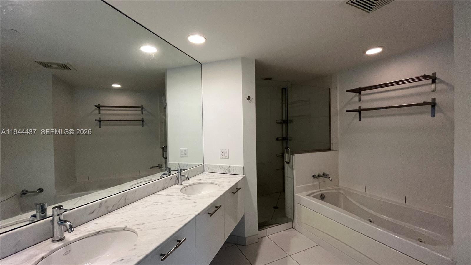 55 SE 6th St #2601, Miami FL 33131