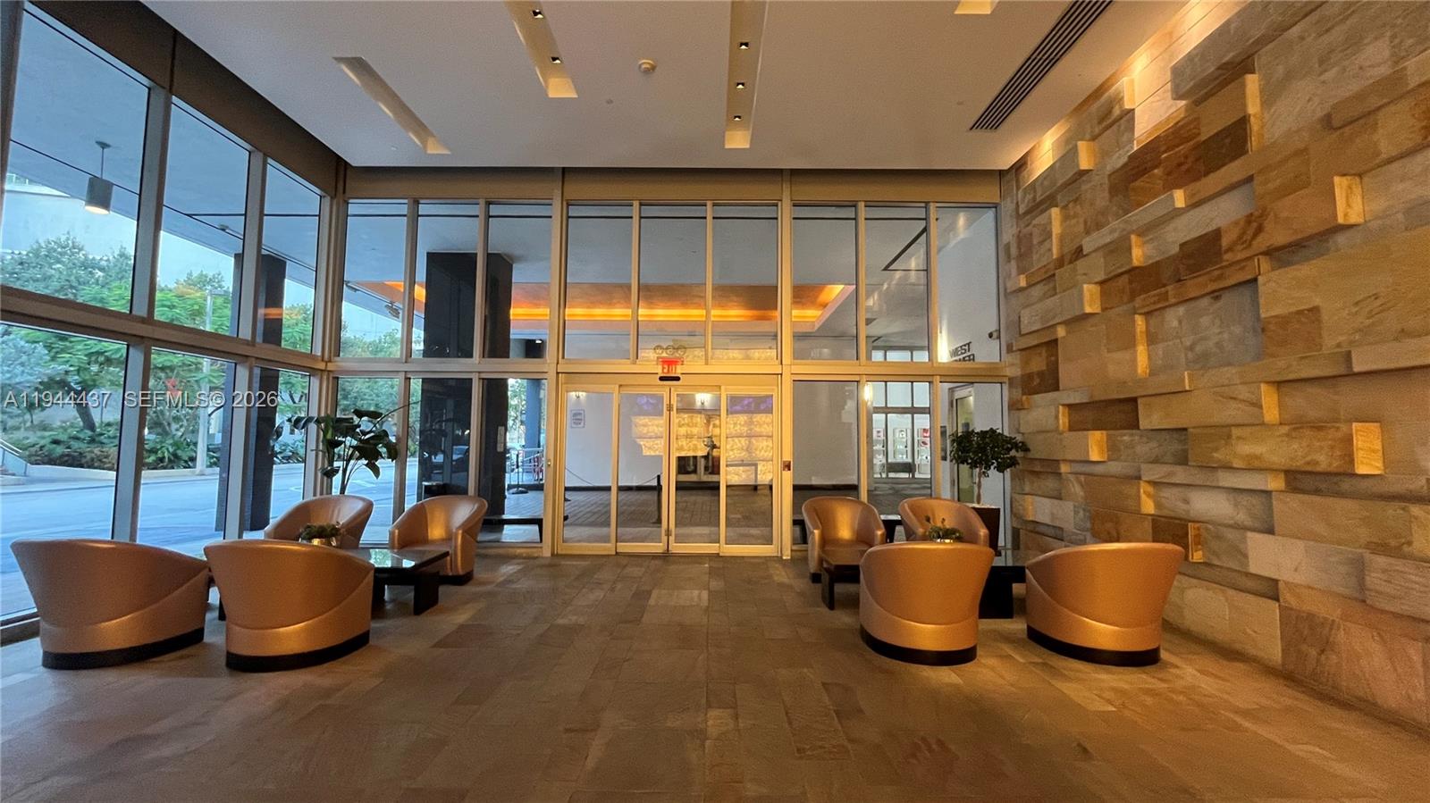 55 SE 6th St #2601, Miami FL 33131