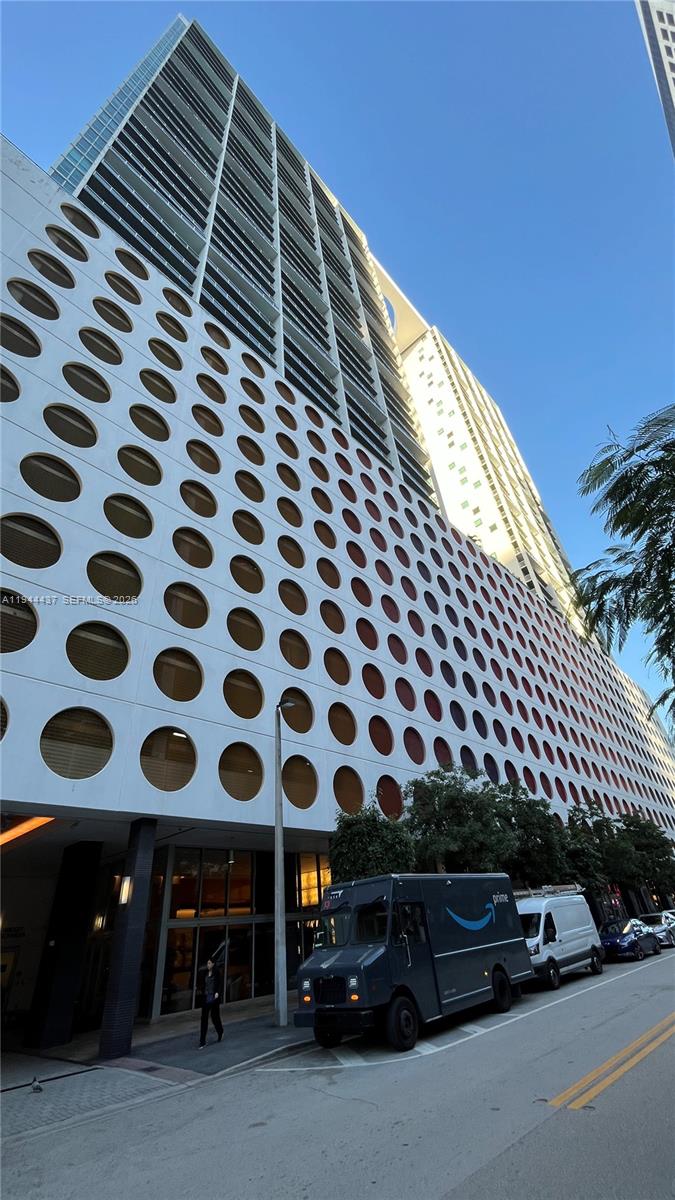 55 SE 6th St #2601, Miami FL 33131