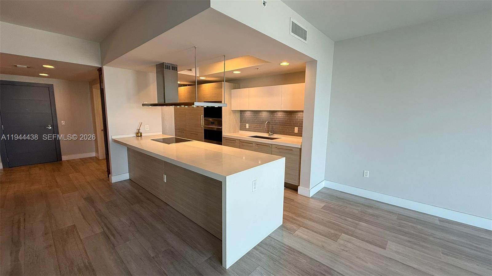 17301 Biscayne Blvd #1106, North Miami Beach FL 33160
