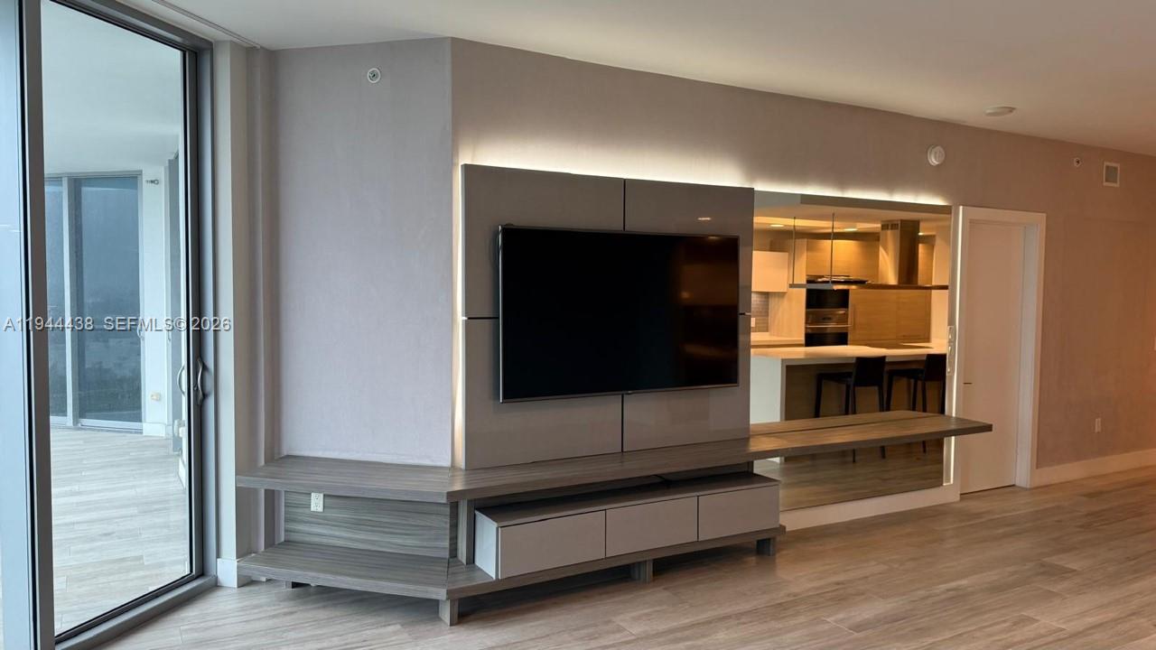 17301 Biscayne Blvd #1106, North Miami Beach FL 33160
