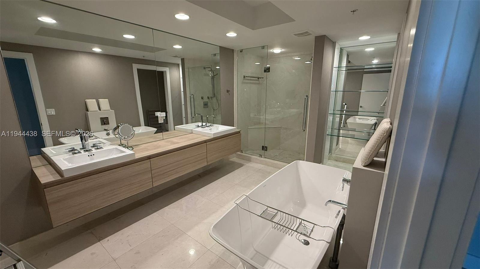 17301 Biscayne Blvd #1106, North Miami Beach FL 33160