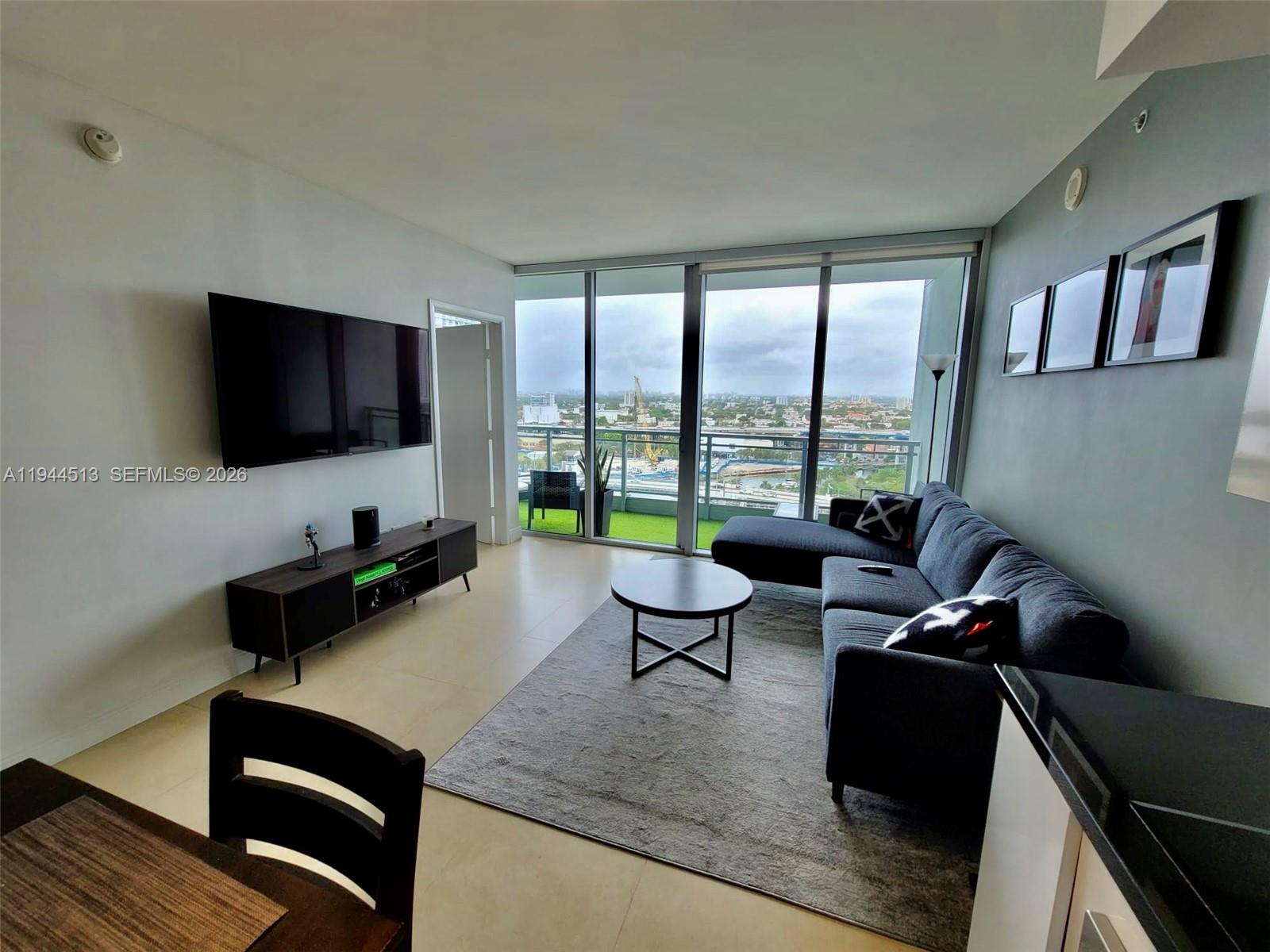 92 SW 3rd St #1808, Miami FL 33130