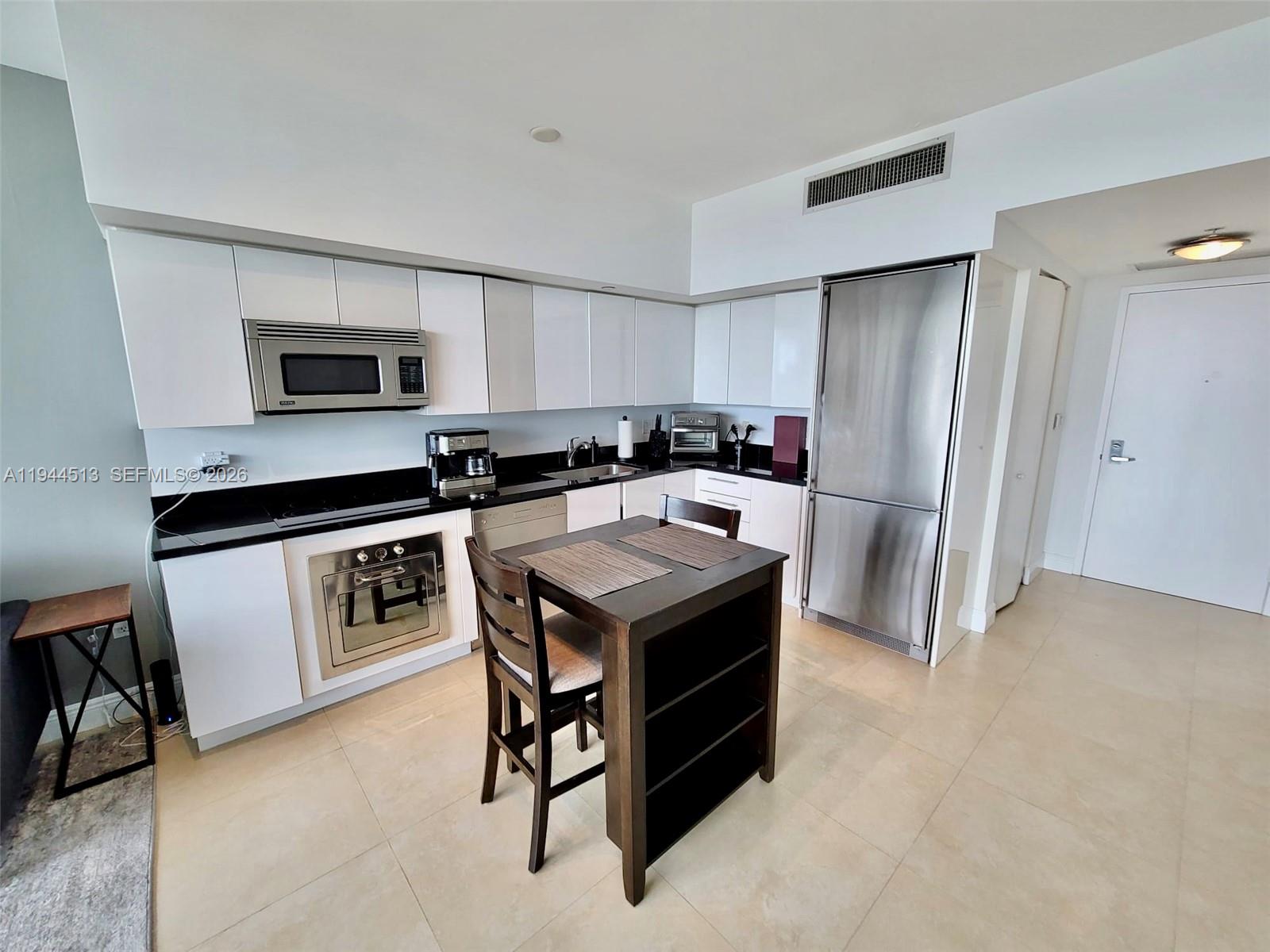 92 SW 3rd St #1808, Miami FL 33130