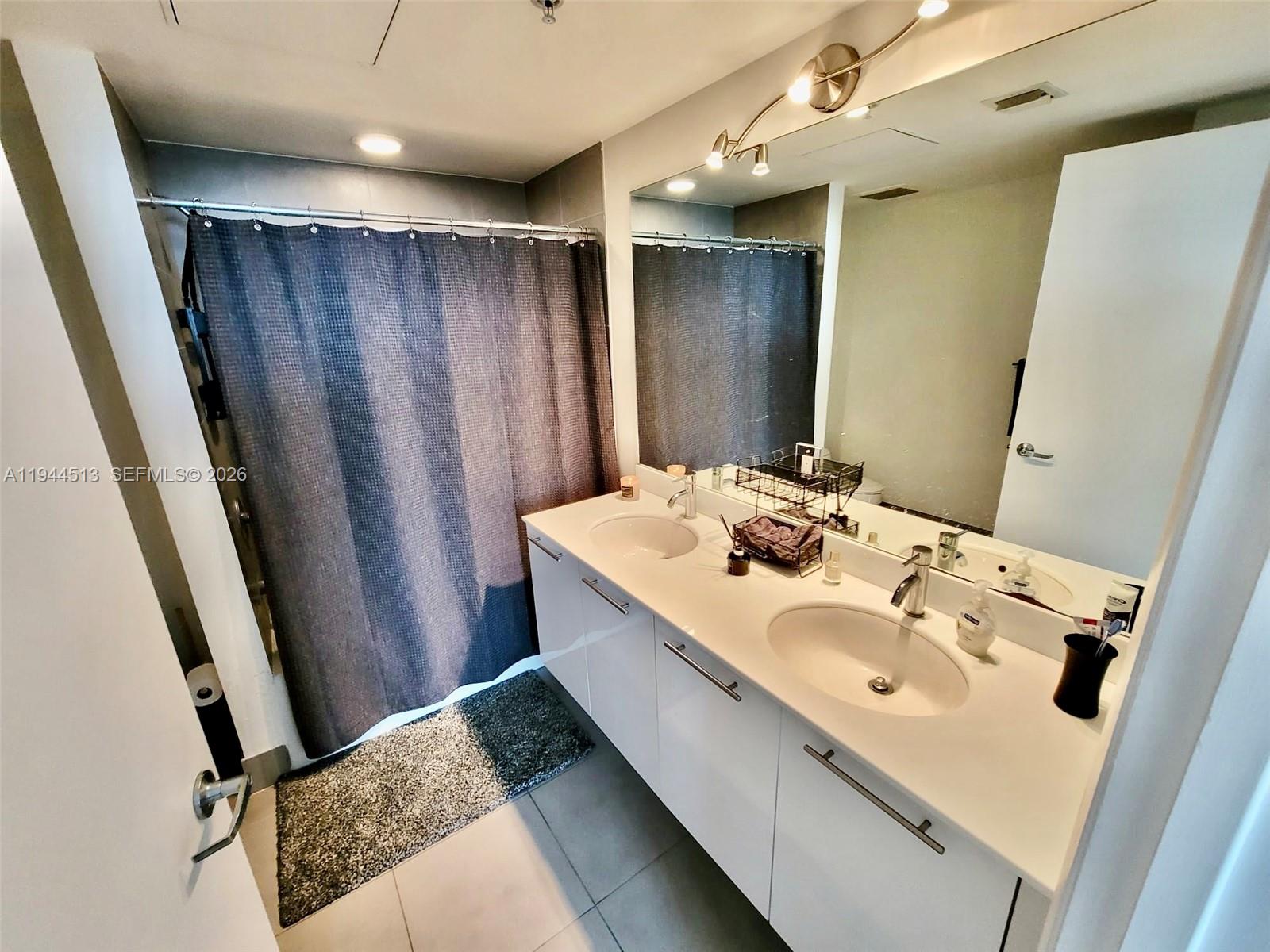 92 SW 3rd St #1808, Miami FL 33130
