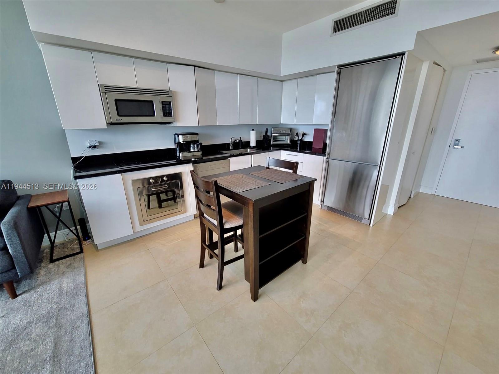 92 SW 3rd St #1808, Miami FL 33130