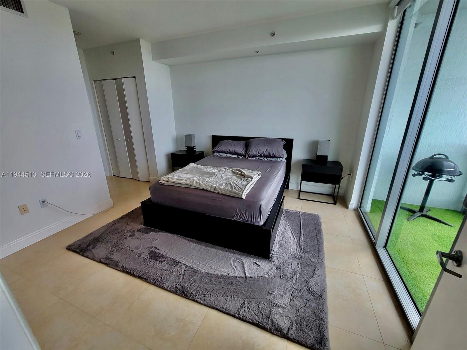 92 SW 3rd St #1808, Miami FL 33130