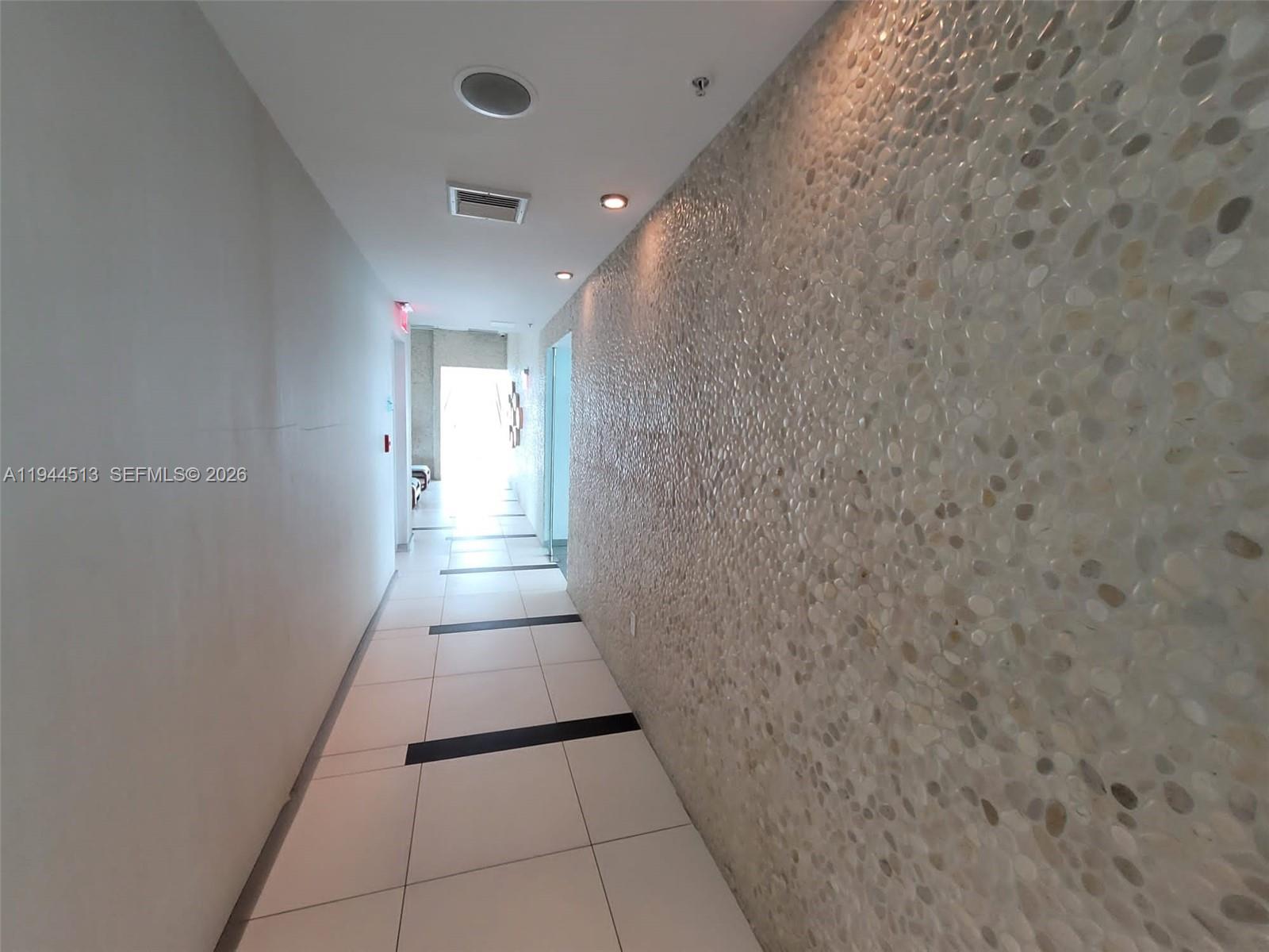 92 SW 3rd St #1808, Miami FL 33130