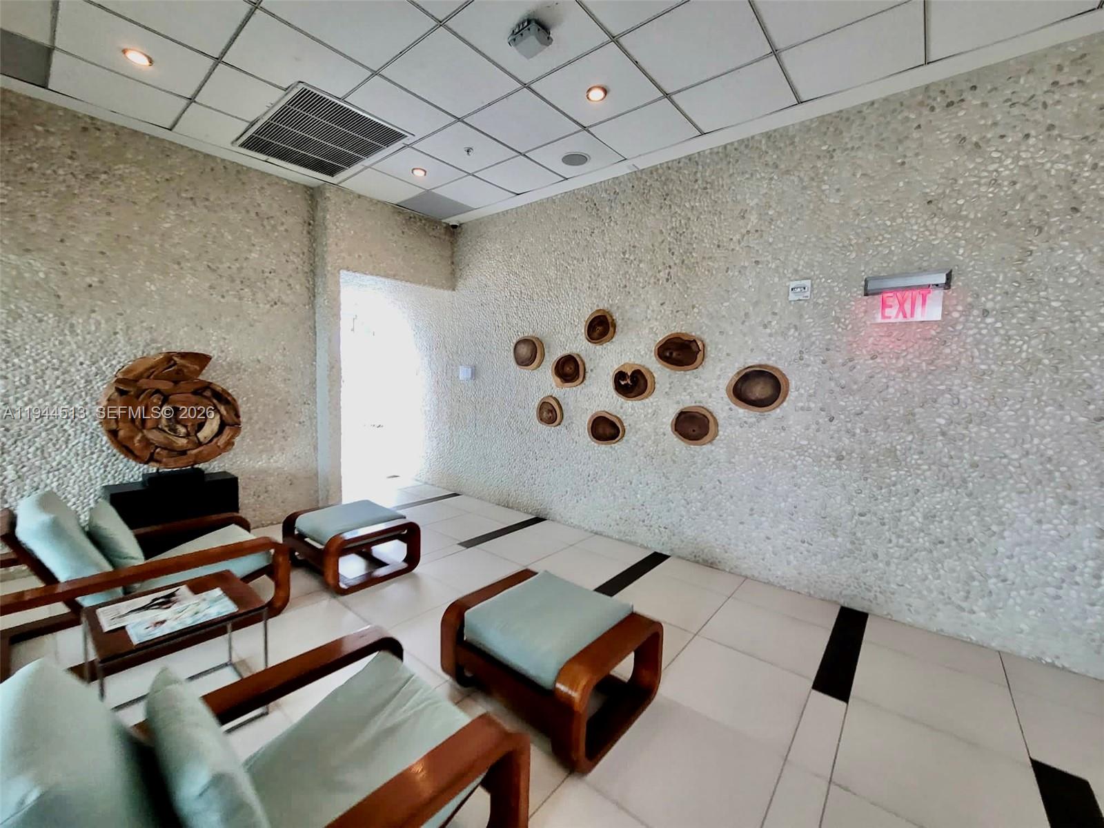 92 SW 3rd St #1808, Miami FL 33130