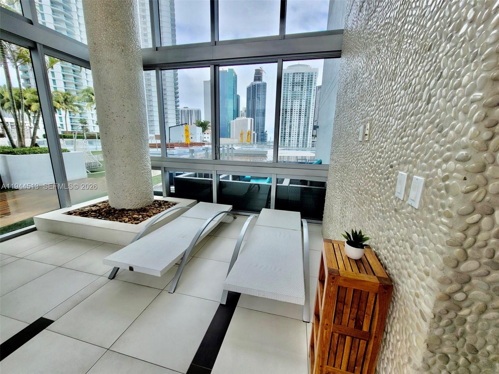 92 SW 3rd St #1808, Miami FL 33130