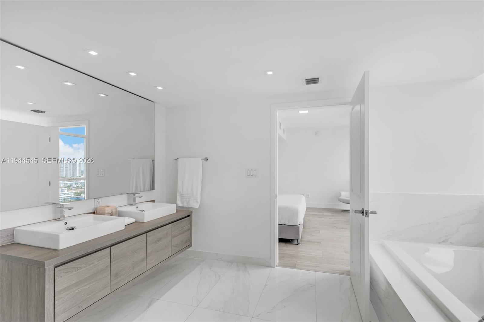 400 Sunny Isles Blvd #1801, Sunny Isles Beach FL 33160