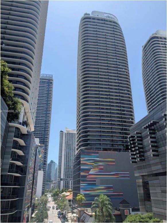 55 SW 9th St #3702, Miami FL 33130
