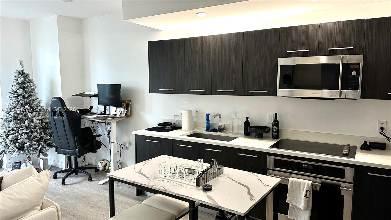 55 SW 9th St #3702, Miami FL 33130