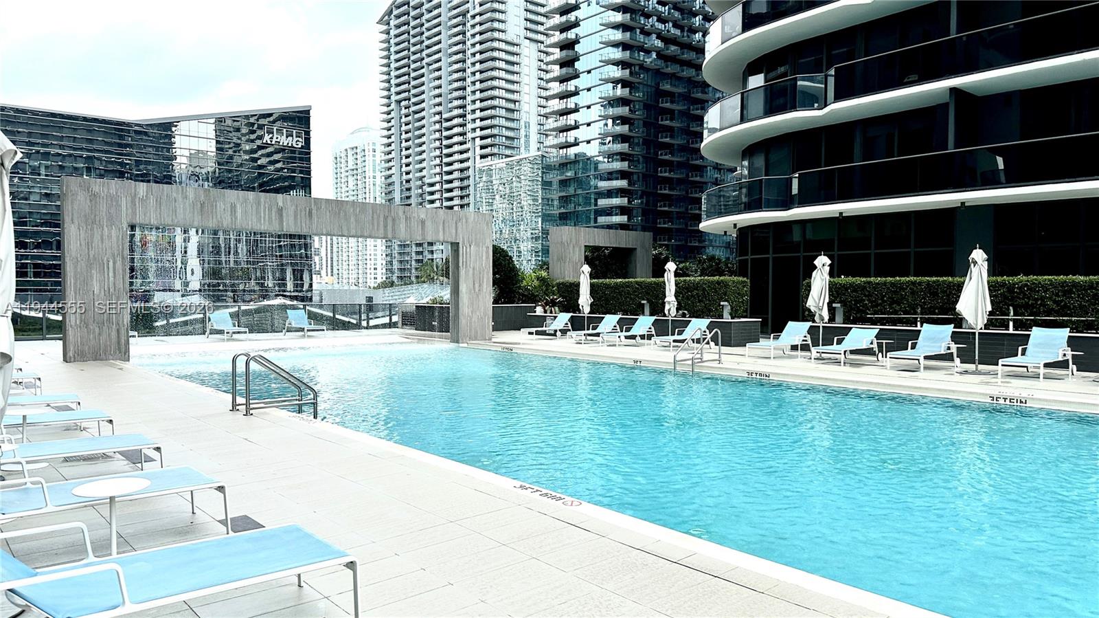 55 SW 9th St #3702, Miami FL 33130
