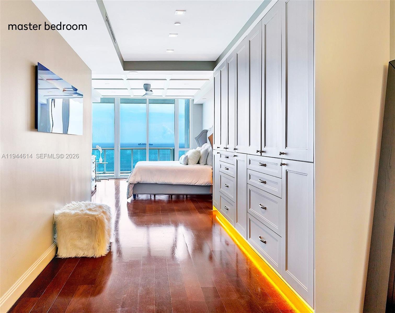 100 S Pointe Dr #2407, Miami Beach FL 33139
