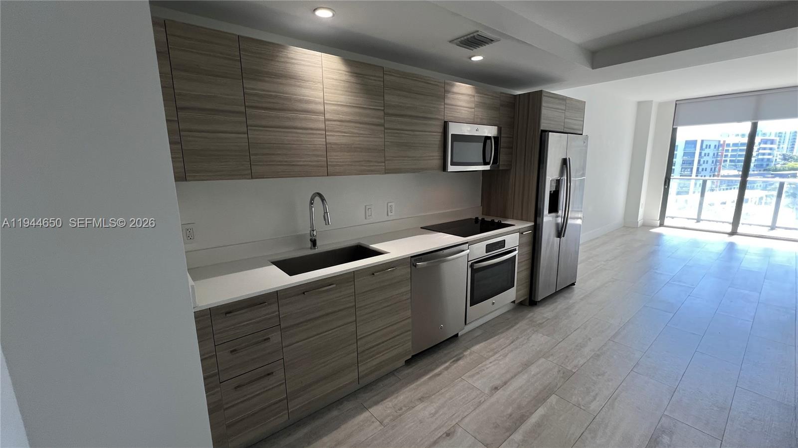 121 NE 34th St #1103, Miami FL 33137