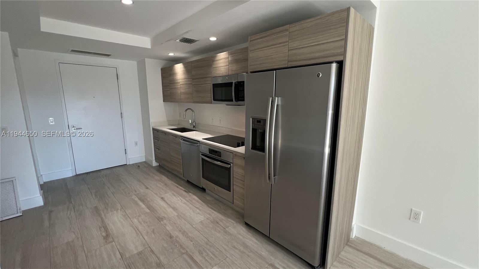 121 NE 34th St #1103, Miami FL 33137