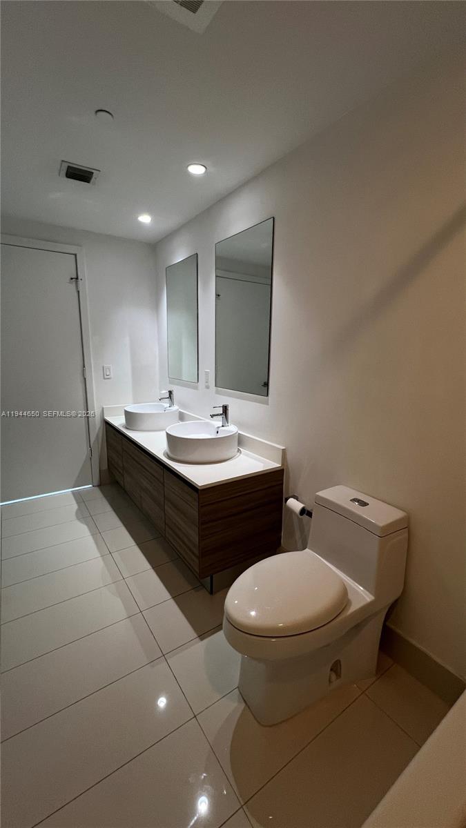 121 NE 34th St #1103, Miami FL 33137