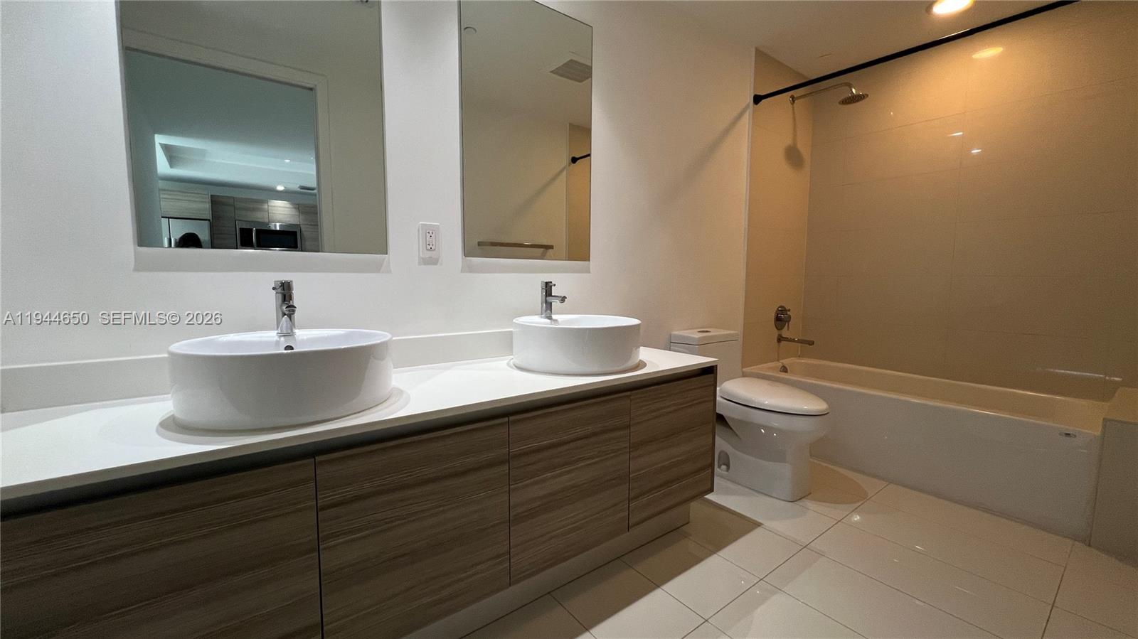 121 NE 34th St #1103, Miami FL 33137