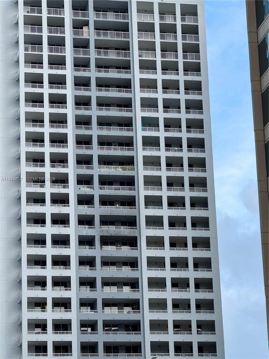 170 SE 14th St #2405, Miami FL 33131