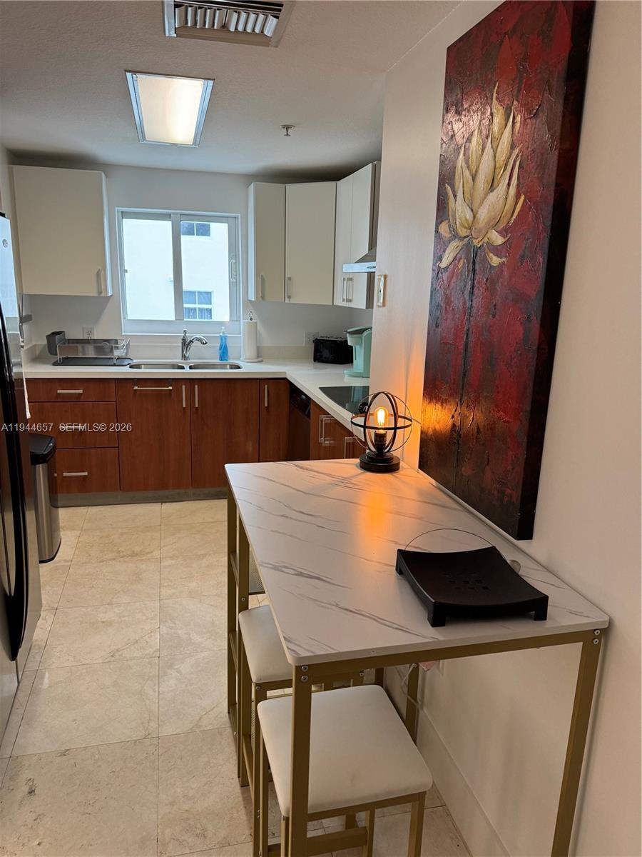 170 SE 14th St #2405, Miami FL 33131