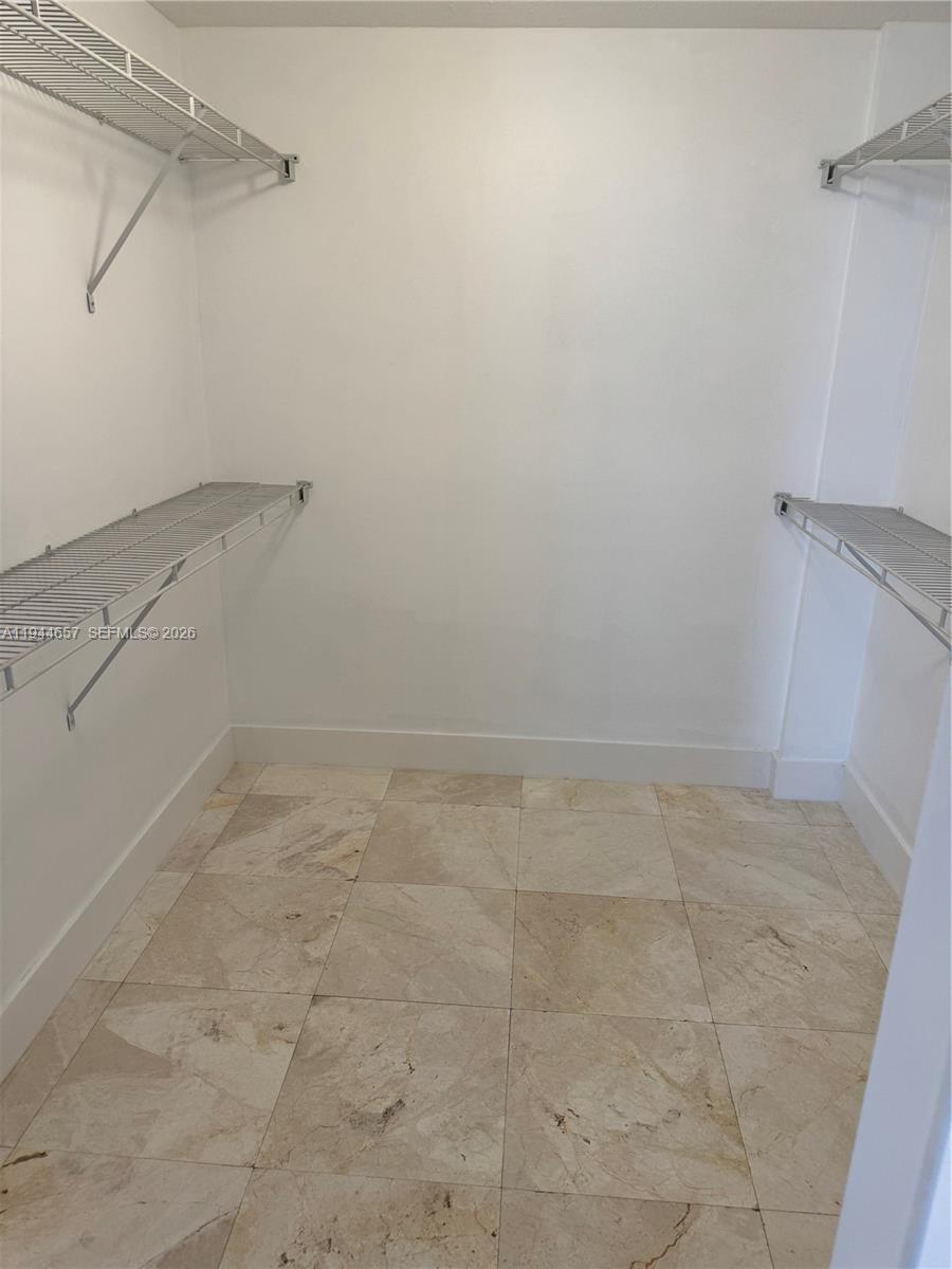 170 SE 14th St #2405, Miami FL 33131