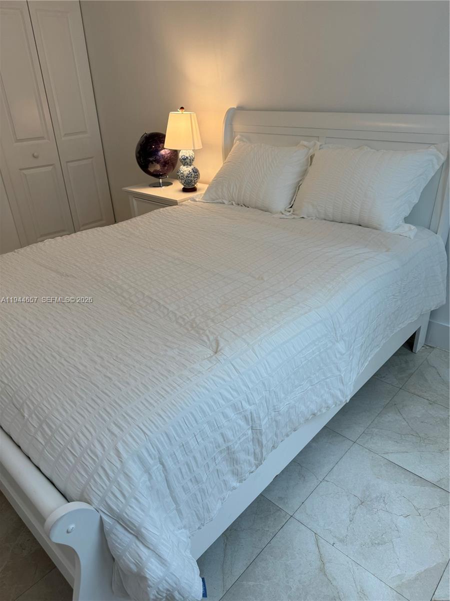 170 SE 14th St #2405, Miami FL 33131