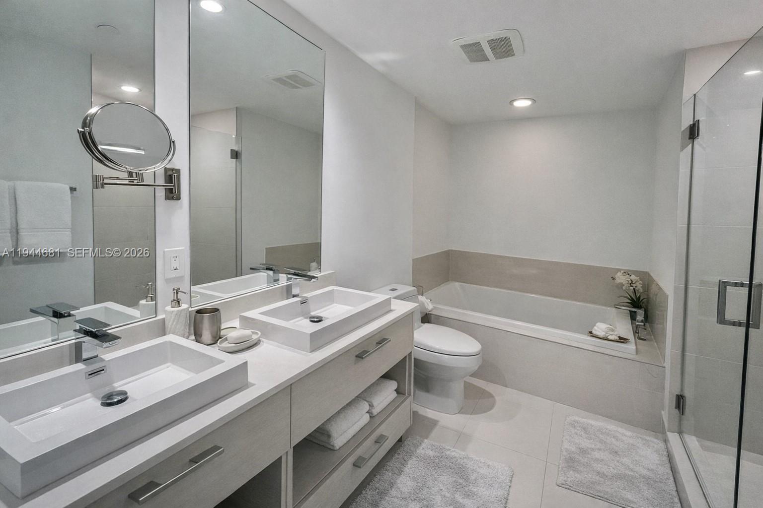 45 SW 9th St #3008, Miami FL 33130
