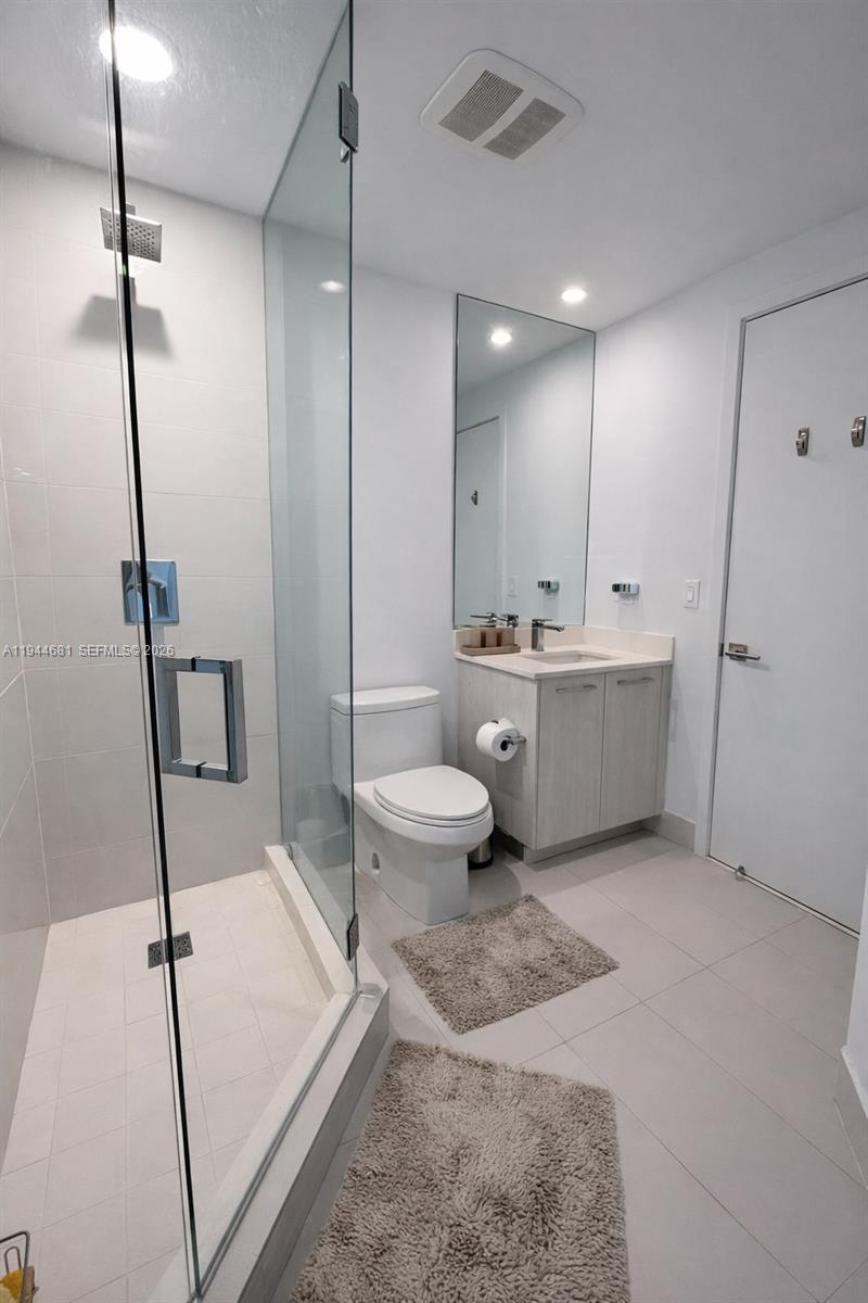 45 SW 9th St #3008, Miami FL 33130