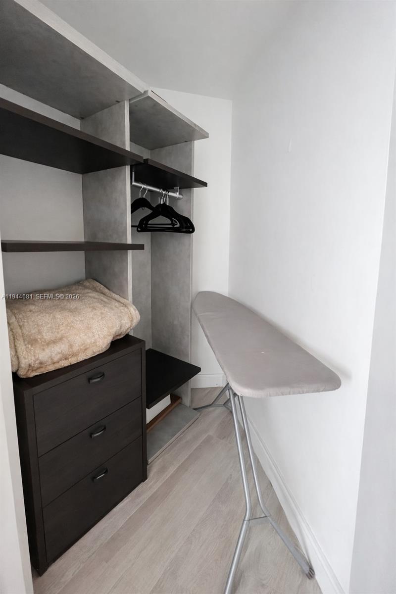 45 SW 9th St #3008, Miami FL 33130